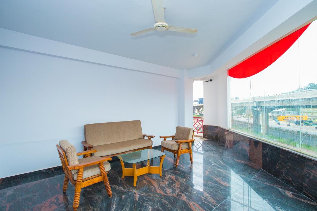 Oyo 16123 Chandana Deluxe Bangalore Exterior photo